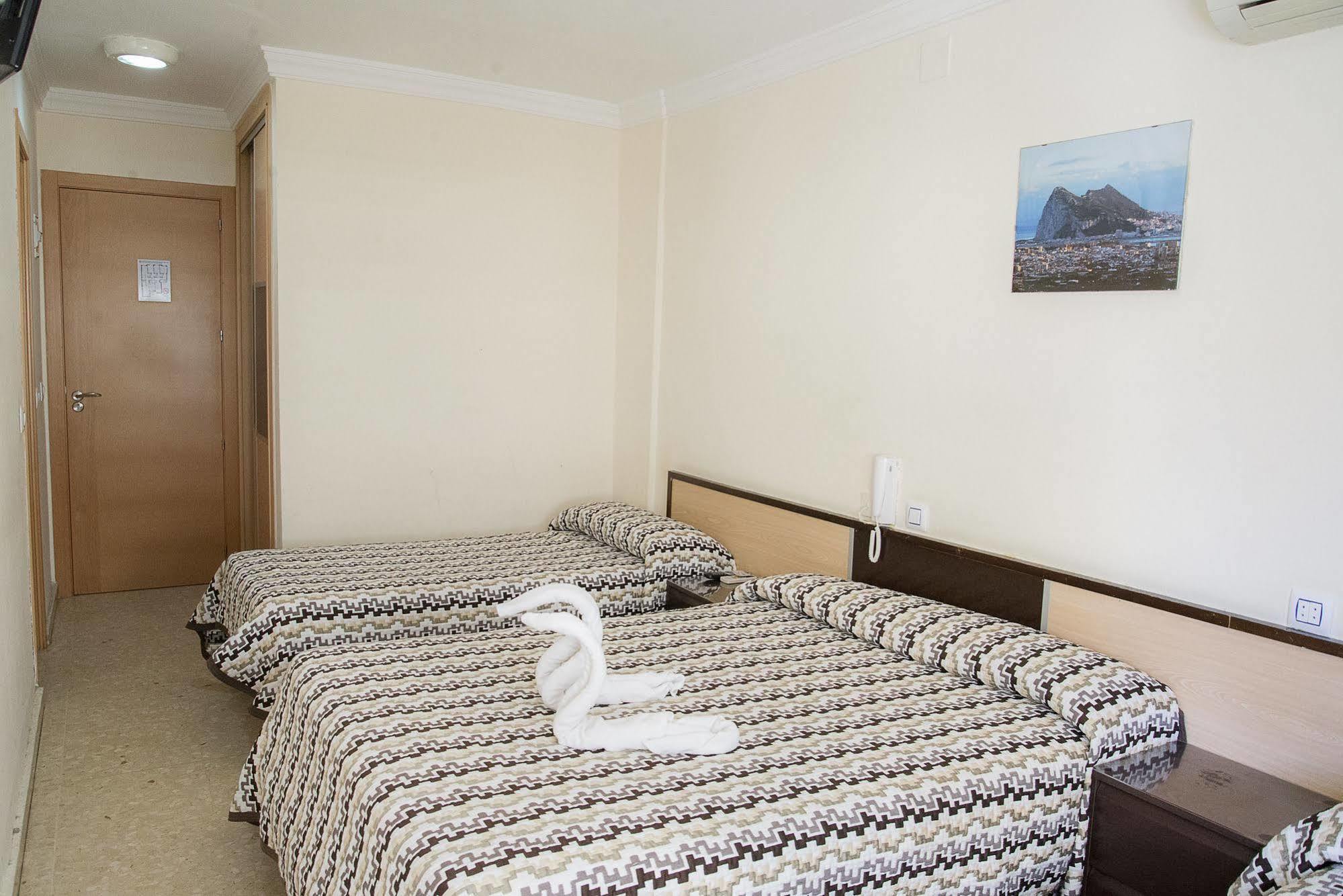 Hostal La Campana La Línea de la Concepción Eksteriør billede