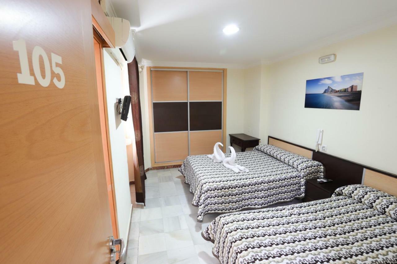 Hostal La Campana La Línea de la Concepción Eksteriør billede