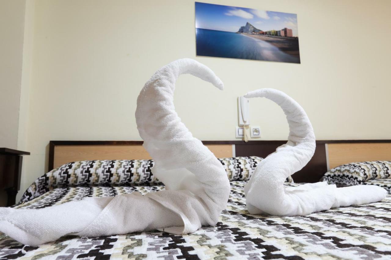 Hostal La Campana La Línea de la Concepción Eksteriør billede