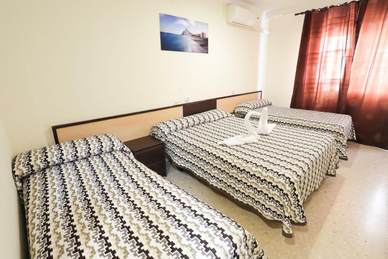 Hostal La Campana La Línea de la Concepción Eksteriør billede
